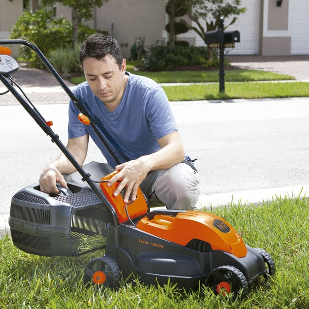 Cortador de Grama Elétrico Black Decker Modelo GR1000 Potência 1200W 110V